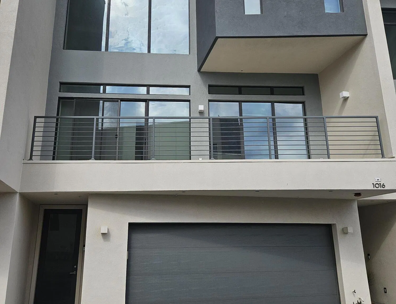 3 bed, 3.0 bath, 2000 sqft, $3,099 — Photo 4