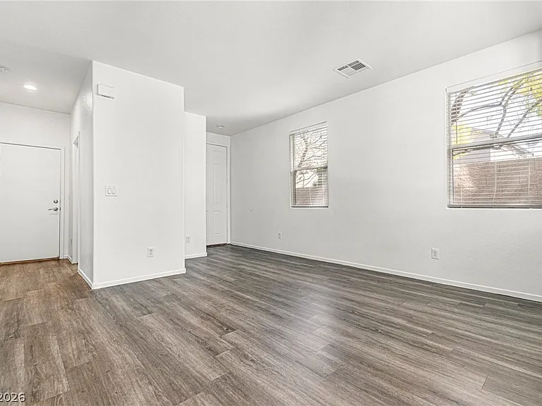 937 Lord Crewe St — Photo 2