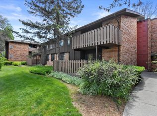 7007 N Green Bay Ave APT B, Glendale, WI 53209