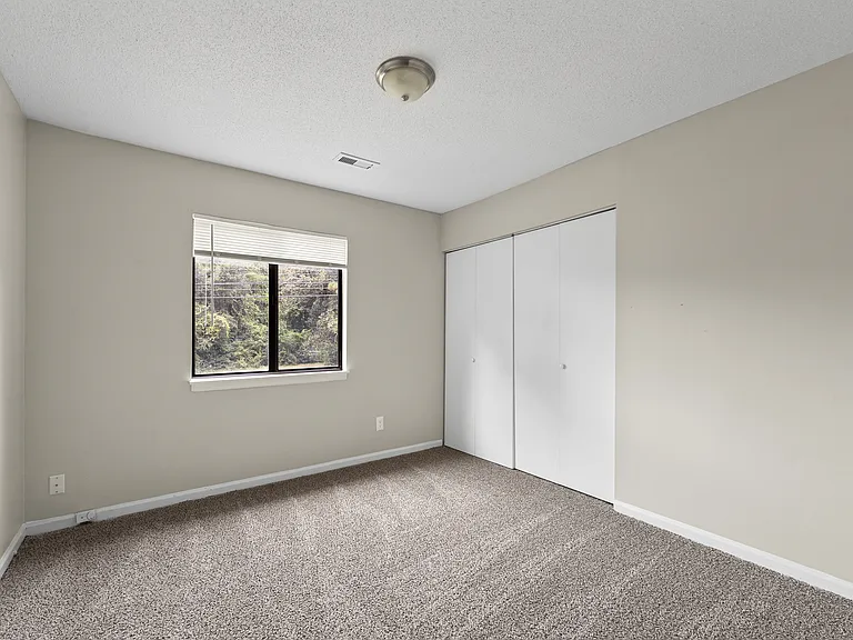Central Oaks Apartments — Photo 7