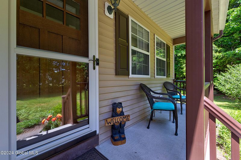 3rd image of 7 Maple Drive