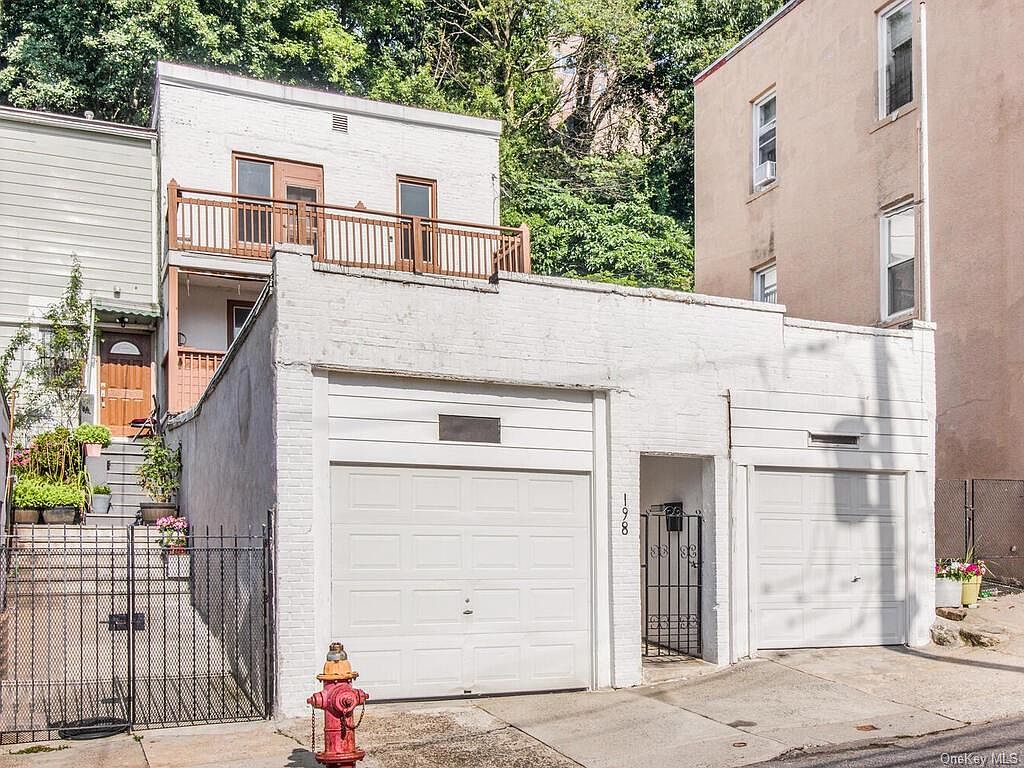 198 Oak St, Yonkers, NY 10701 Zillow