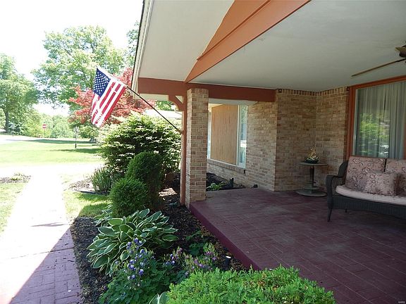 3rd image of 502 Kenilworth Ln
