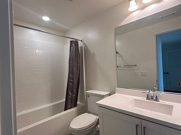 4th image of 487 Rose Ct Unit C