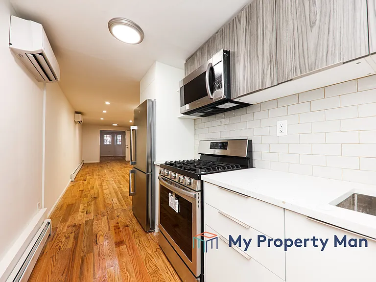 1092 Madison St #1 — Photo 2