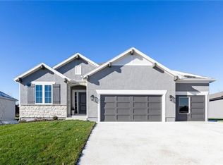 16763 S Twilight Ln, Olathe, KS 66062
