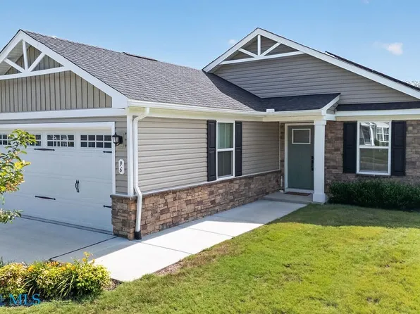 96 Pleasants Ln, Kilmarnock, VA 22482