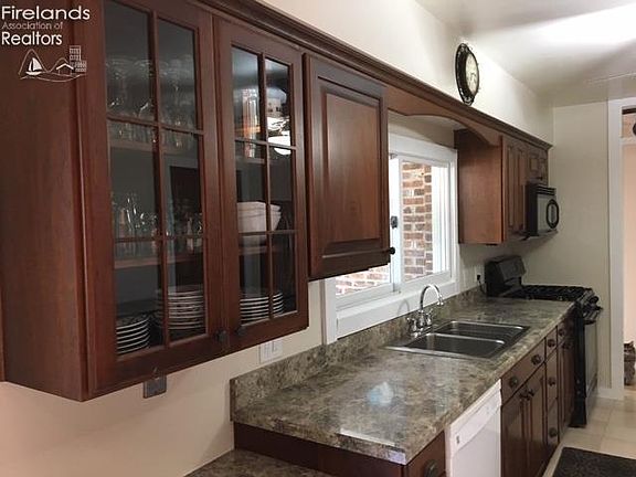 5th image of 2808 N Bayview Ln