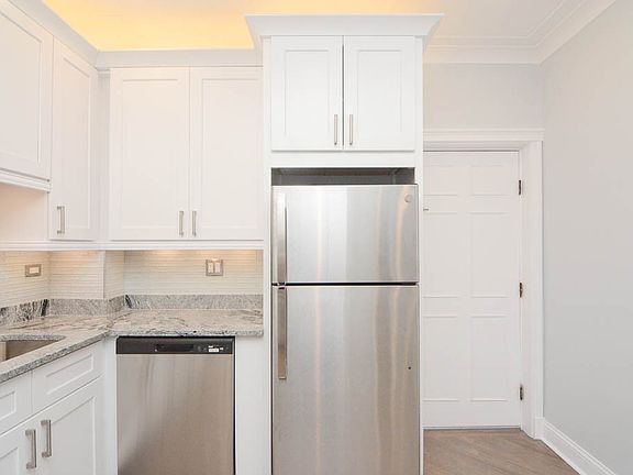 5th image of 3144 N Oakley Ave APT 1