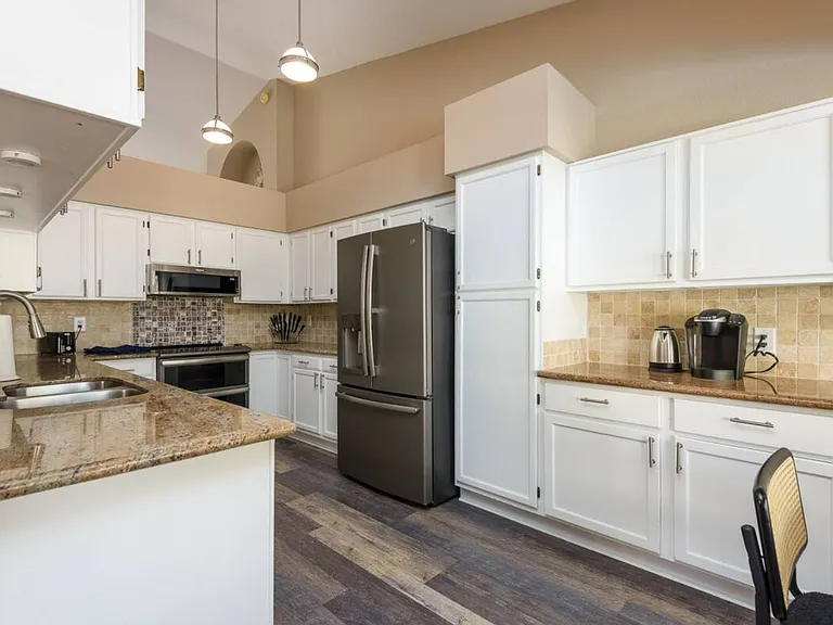 650 W Palo Verde St — Photo 29