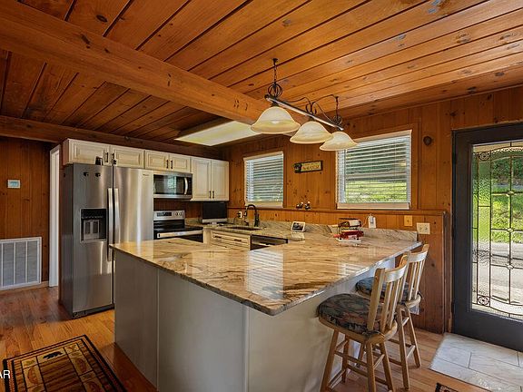 4th image of 1105 Lower Alpine Way