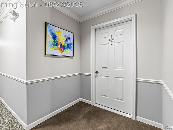 4th image of 822 Deer Ct