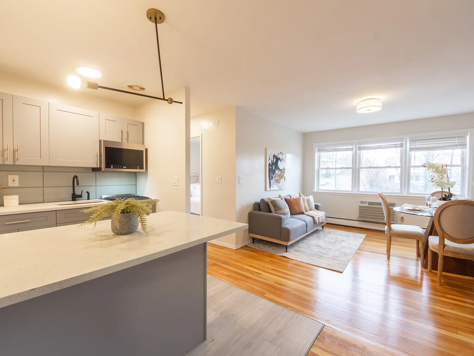 Pine Street Apartments — Photo 4