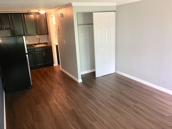 3rd image of 5946 Bryce Ln