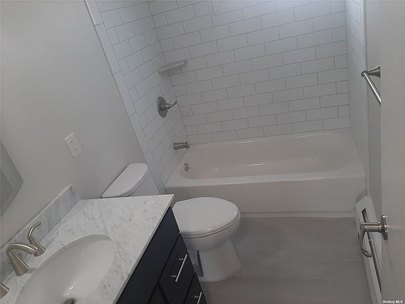 2nd image of 121 Nassau Ln #2