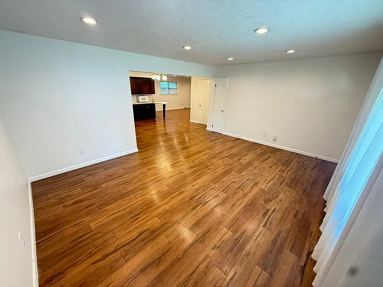 825 S Luster Ave — Photo 10