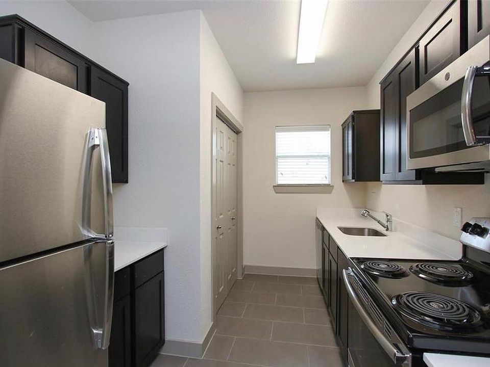 Beautifully updated kitchen with SS appliances
