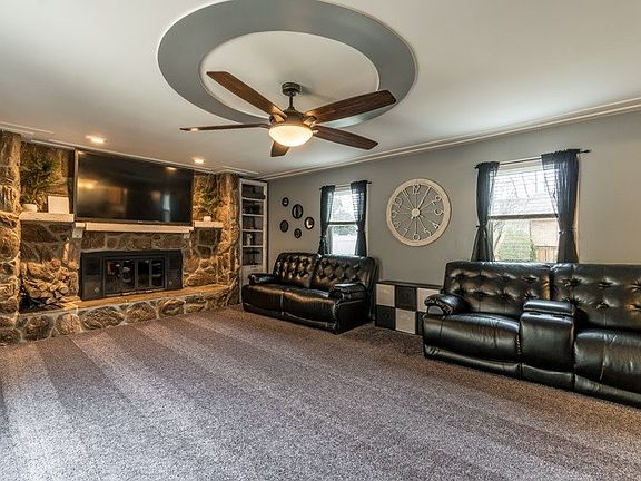 3rd image of 10083 Squire Dr