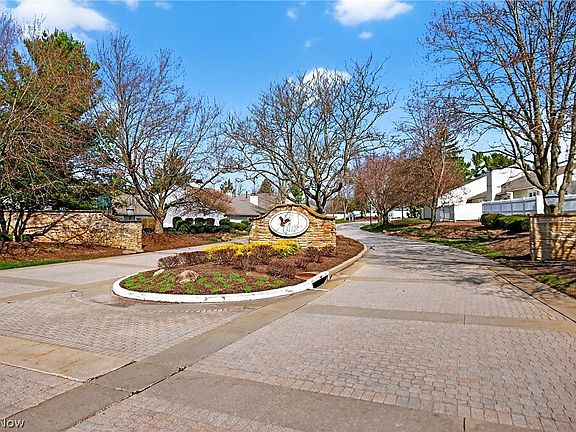 3rd image of 858 Sutton Pl