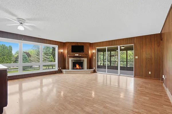 2 bed, 840 sqft, $3,000 — Photo 3