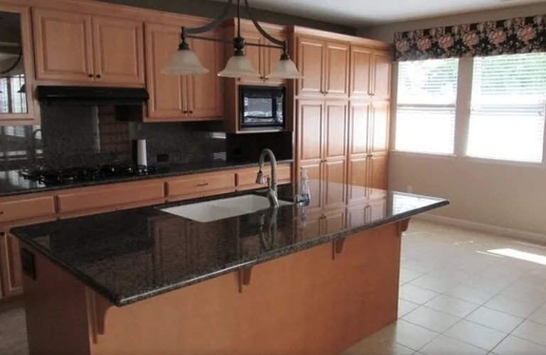 1124 Donahue Dr — Photo 3