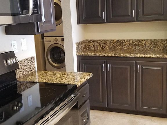 Kitchen & Dining