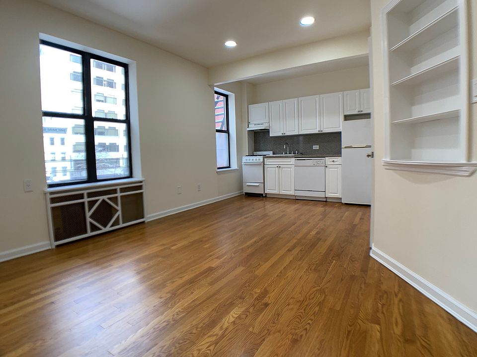 2nd image of 355 W 51st St APT 35