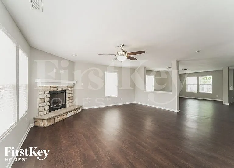 1431 Waterlily Ln — Photo 5