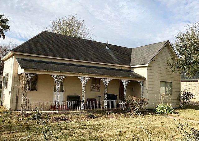 2nd image of 613 13th St