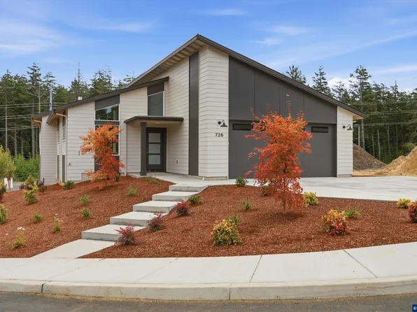 726 SE 42nd Pl, Newport, OR 97366