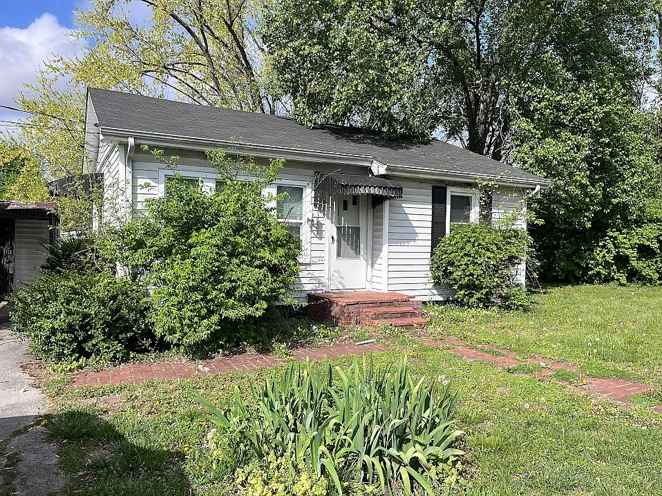 2 bed, 696 sqft, $650 — Photo 1
