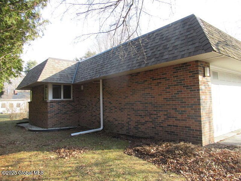 4th image of 7 Meadowbrook Lane
