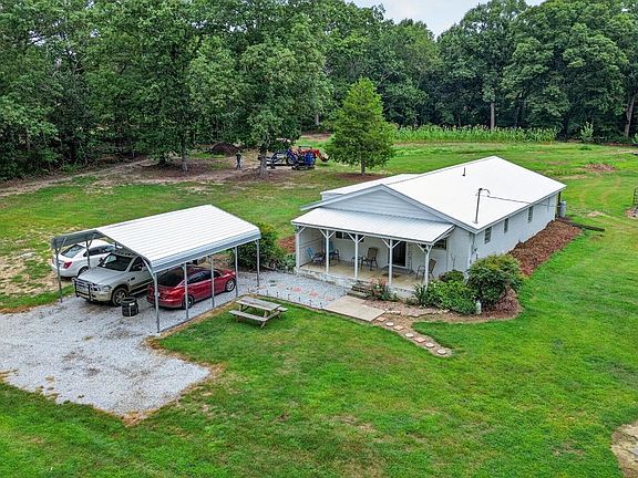 4th image of 944 Blacks Creek Church Rd