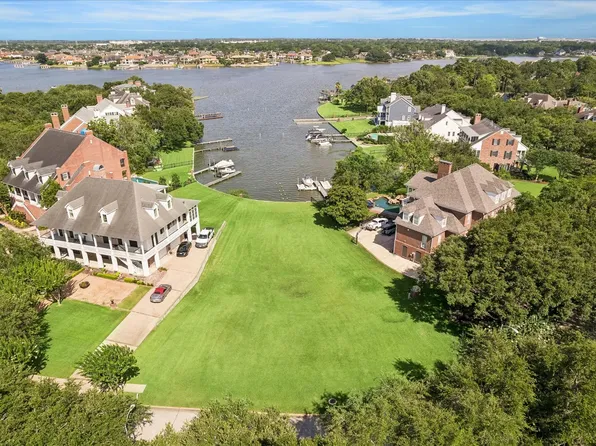1210 Spring Cress Ln, Seabrook, TX 77586