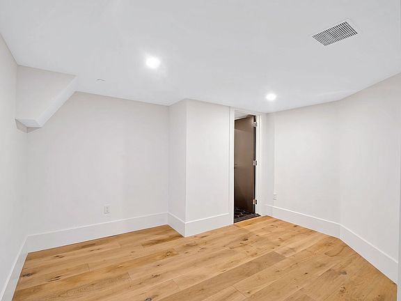 5th image of 43 White St #1D