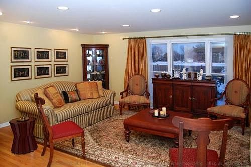 3rd image of 353 Anjou Dr