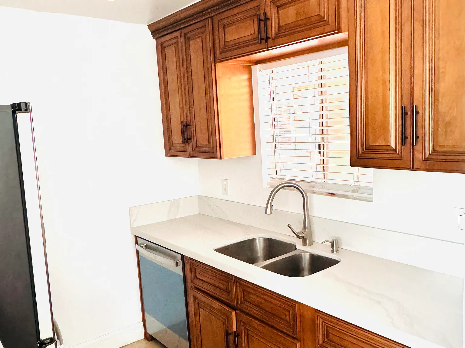 2 bed, 842 sqft, $3,200 — Photo 3