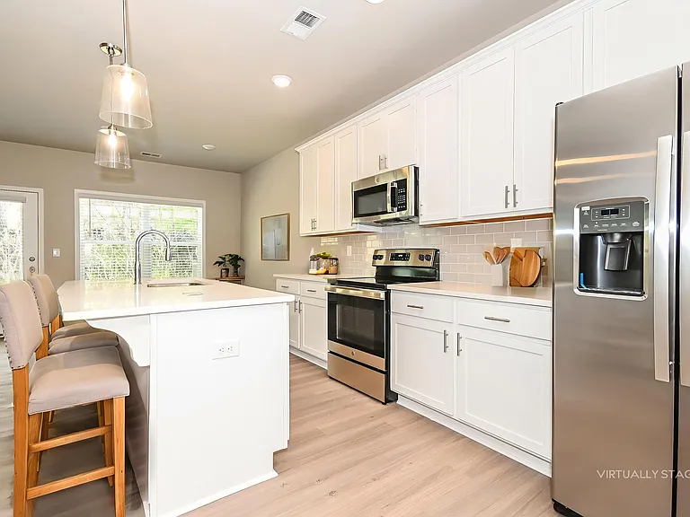 842 Calvin Park Dr — Photo 2