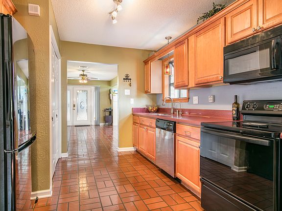 3rd image of 307 Pine Valley Dr