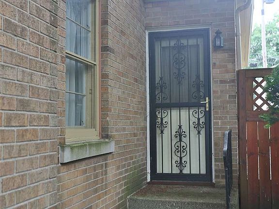 3rd image of 726 E Ewing Ave