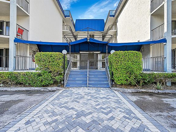 5th image of 3909 N Ocean Boulevard #108