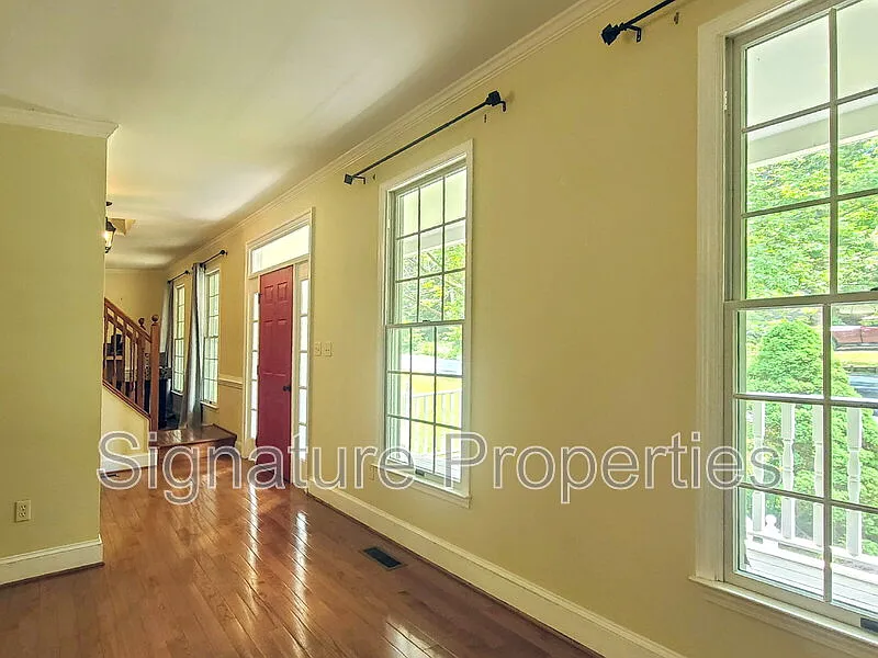 4 bed, 2.5 bath, 2052 sqft, $2,950 — Photo 4