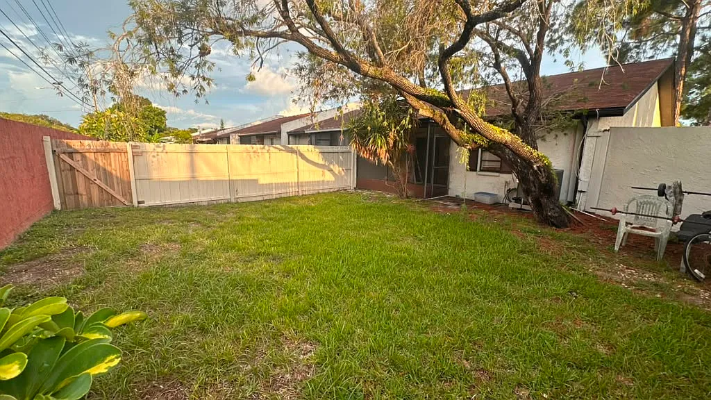 2 bed, 935 sqft, $1,795 — Photo 2