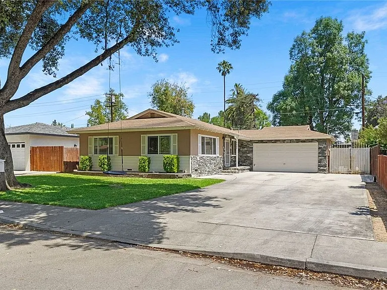 4869 Serrano Pl — Photo 3