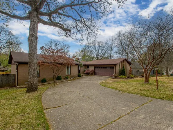 8221 Alvin Ct, Little Rock, AR 72227