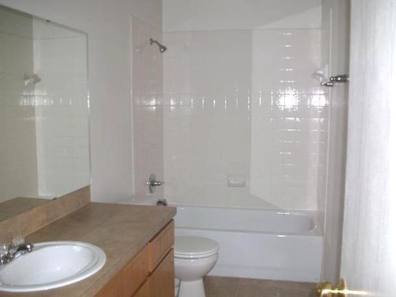 3rd image of 505 Manhattan Dr