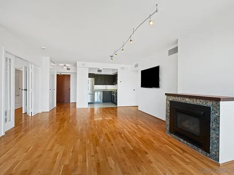500 W Harbor Dr #504 — Photo 15