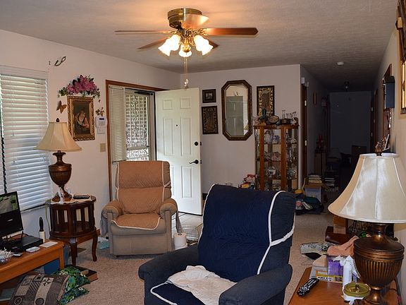 5th image of 301 Venture Ln