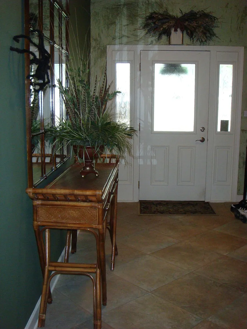 2009 E Ivy Ln photo 1