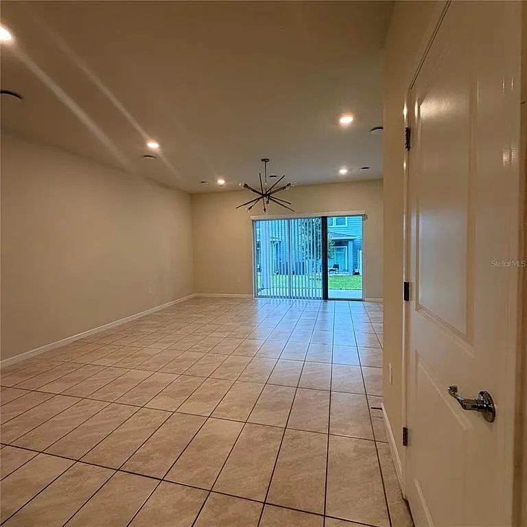 3 bed, 2.5 bath, 1736 sqft, $2,150 — Photo 3